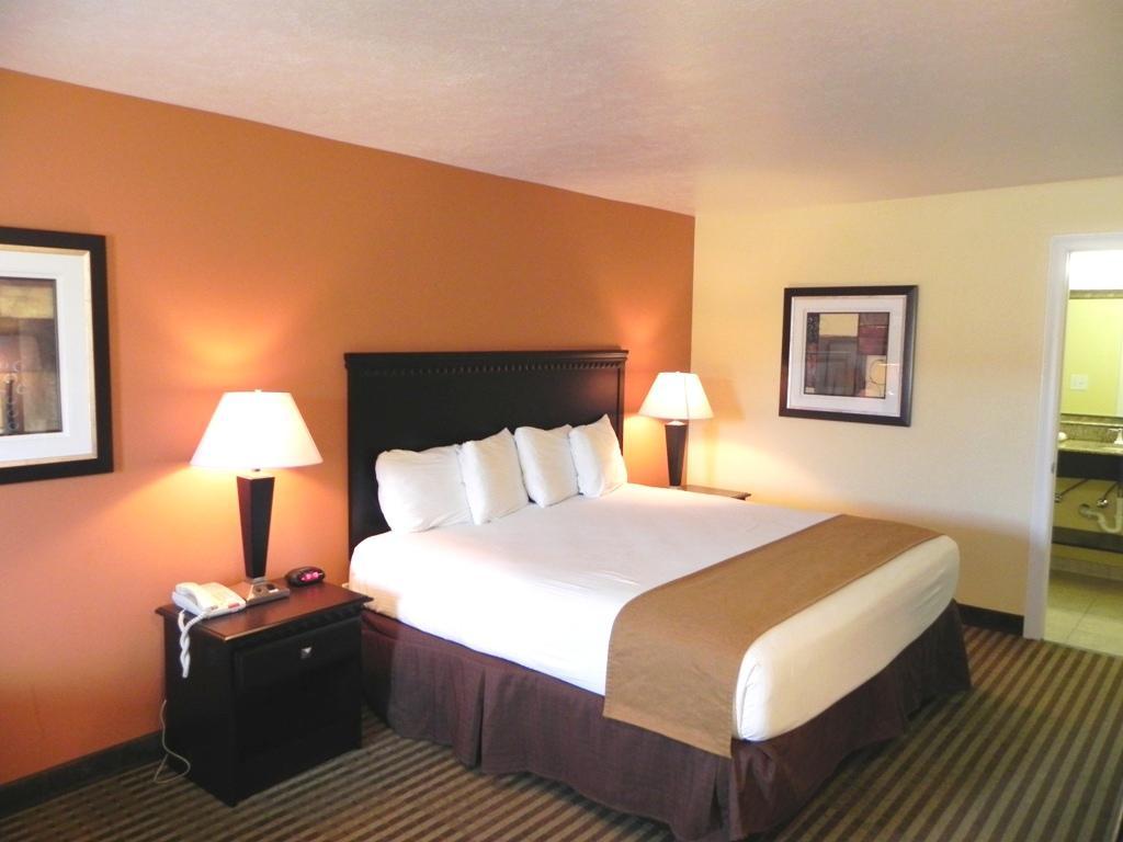 Executive Inn Groves Экстерьер фото