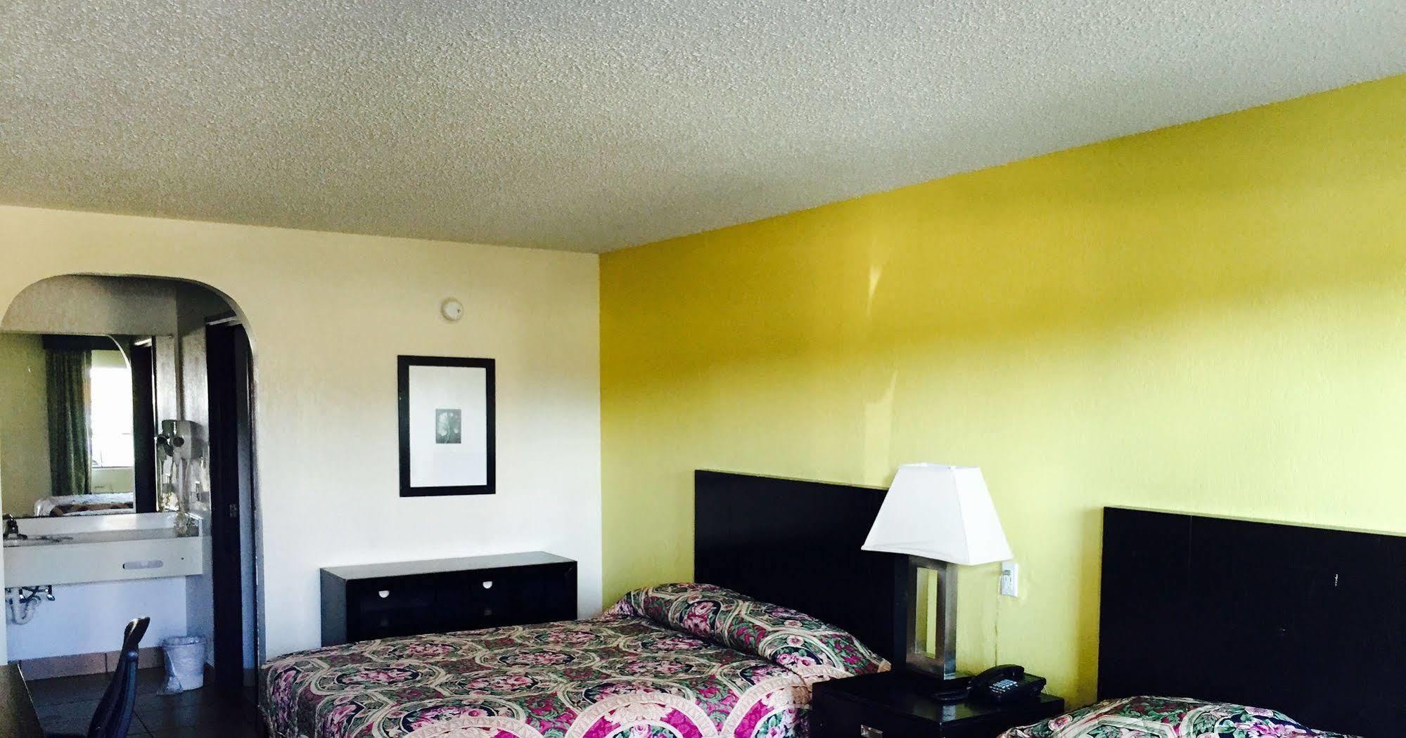 Executive Inn Groves Экстерьер фото