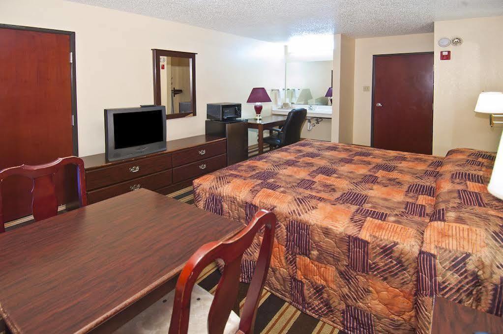 Executive Inn Groves Экстерьер фото